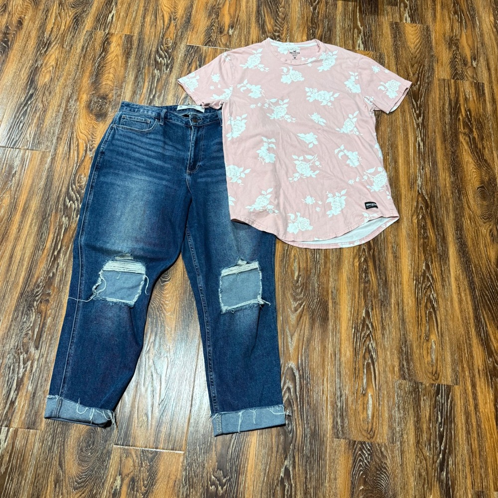 Hollister Curvy High-Rise Mom Jeans 13R & Pink Floral T-Shirt Size M Set Womens